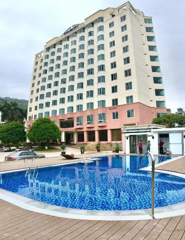Bể bơi ngoài trời