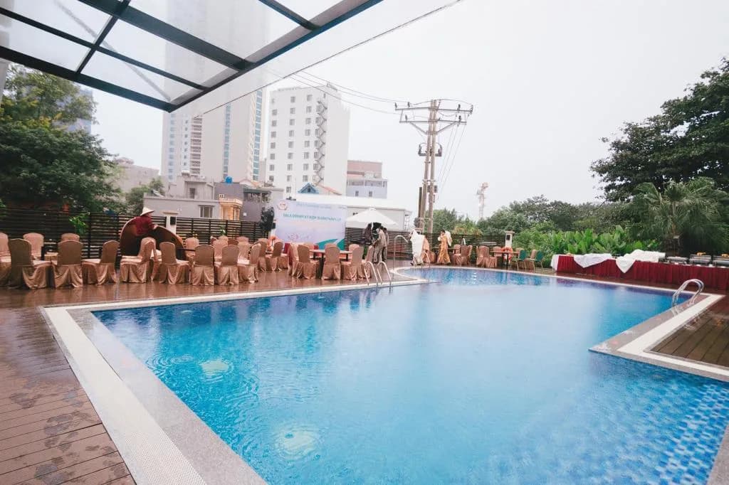 Tiệc & sự kiện bên bể bơi
