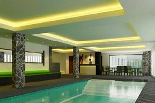 Bể bơi nước nóng trong nhà