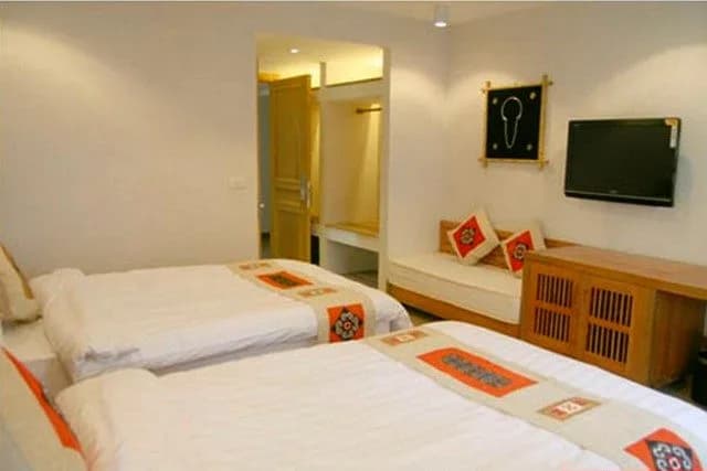 Connecting Room