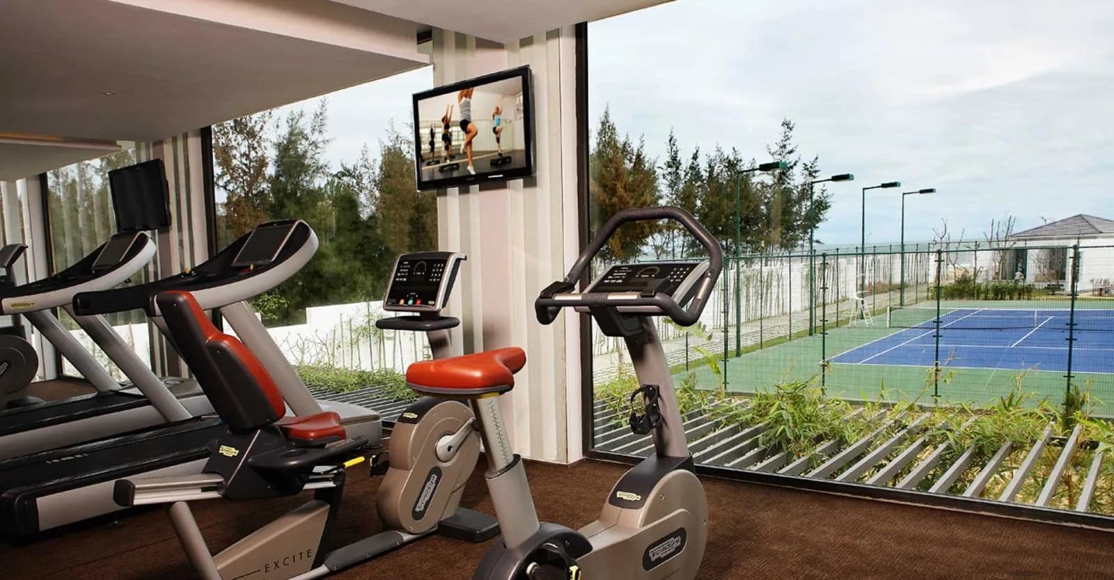 Gym & sân tennis