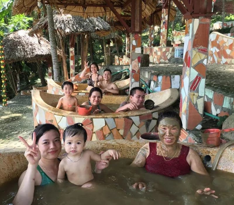 Trải nghiệm tắm bùn khoáng