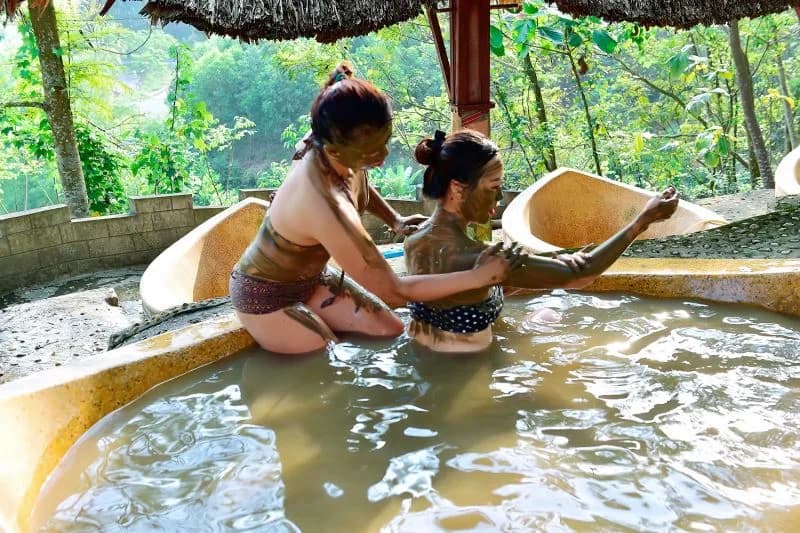 Trải nghiệm tắm bùn khoáng