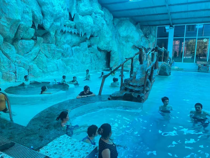 Suối khoáng nóng thiên nhiên