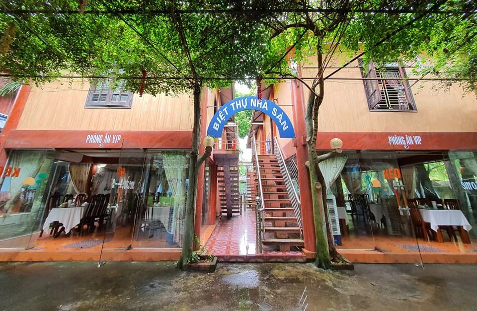Biệt thự nhà sàn giữa vườn
