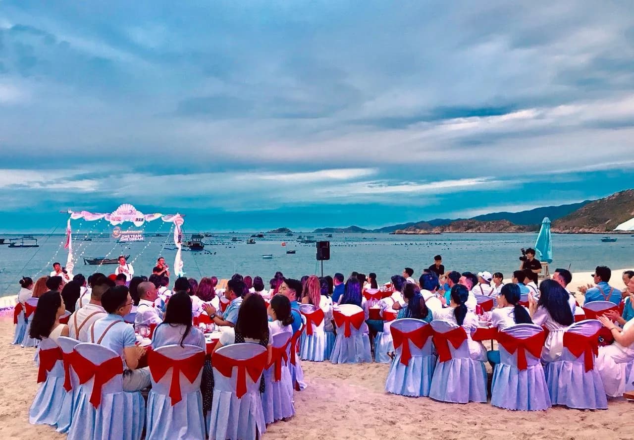 Combo Nhóm Bạn & Gala Bãi Biển