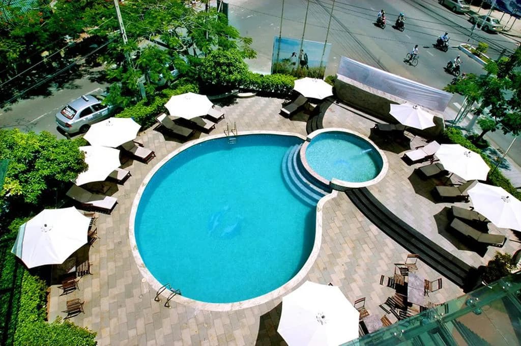 Khu tắm nắng & jacuzzi