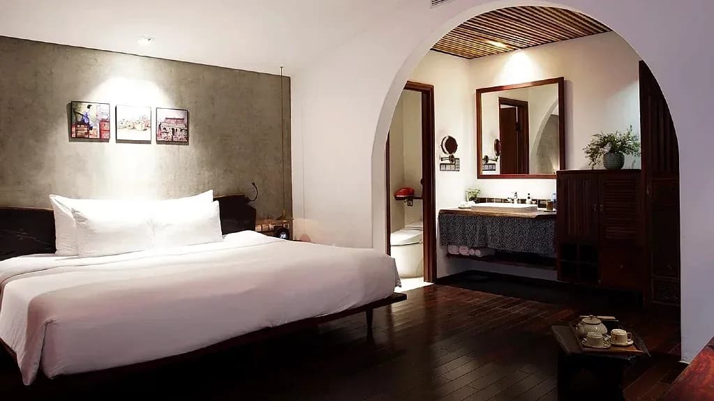 Saigon Room