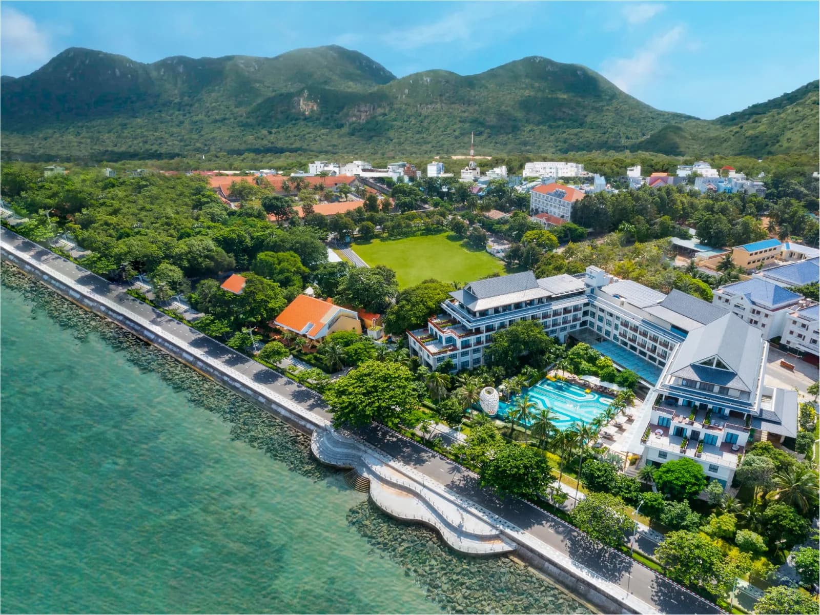 Kiến trúc Đông Dương bên biển