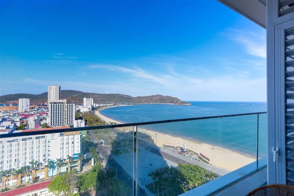 View biển toàn cảnh vịnh Quy Nhơn