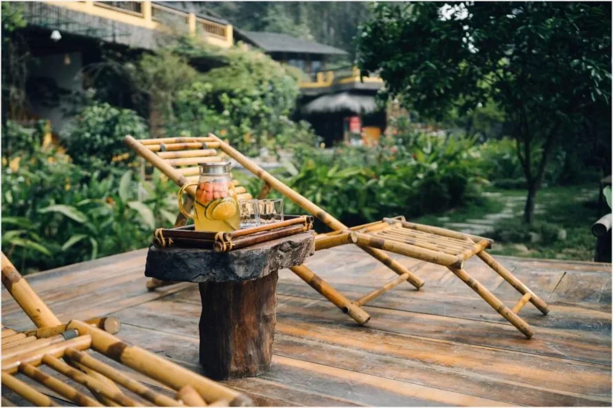 Góc thư giãn bên hồ