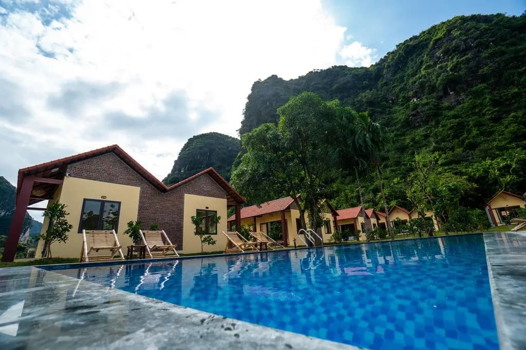 Bể bơi ngoài trời