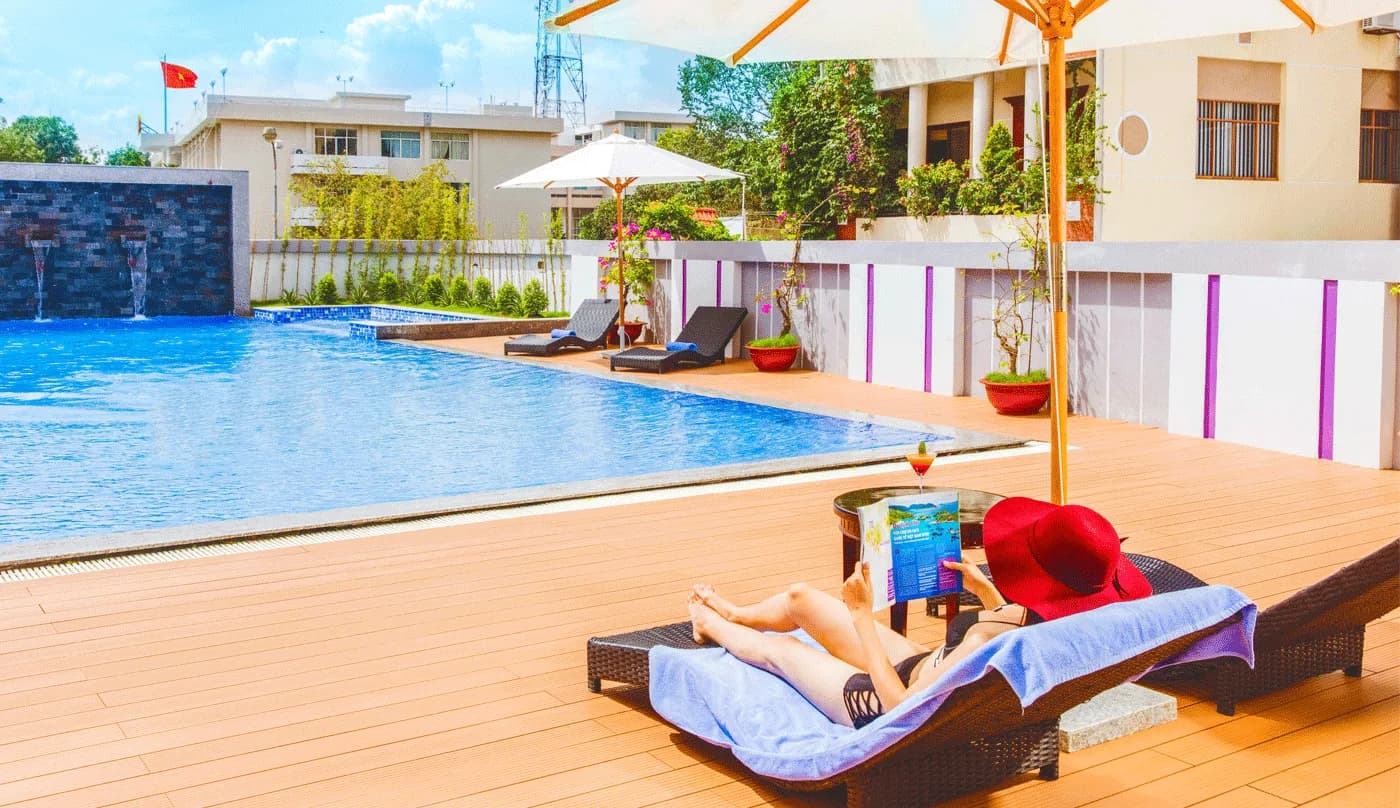 Hồ bơi ngoài trời