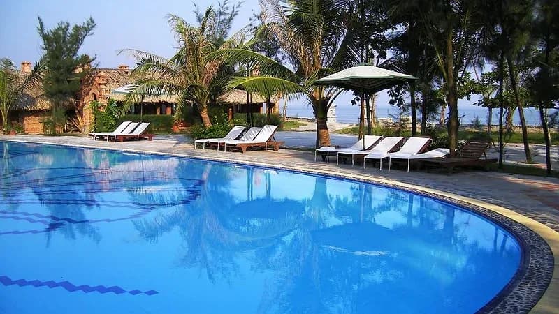 Bể bơi hướng biển