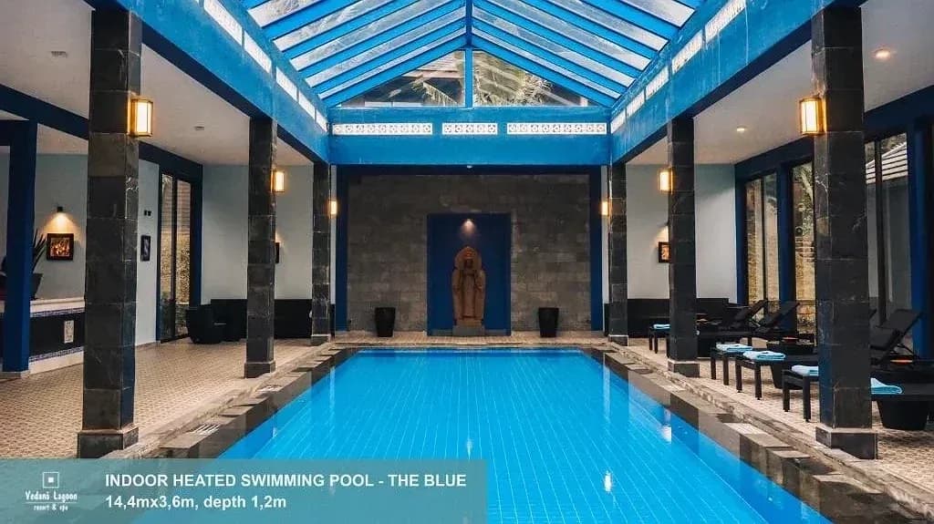 Bể bơi nước nóng trong nhà "The Blue"