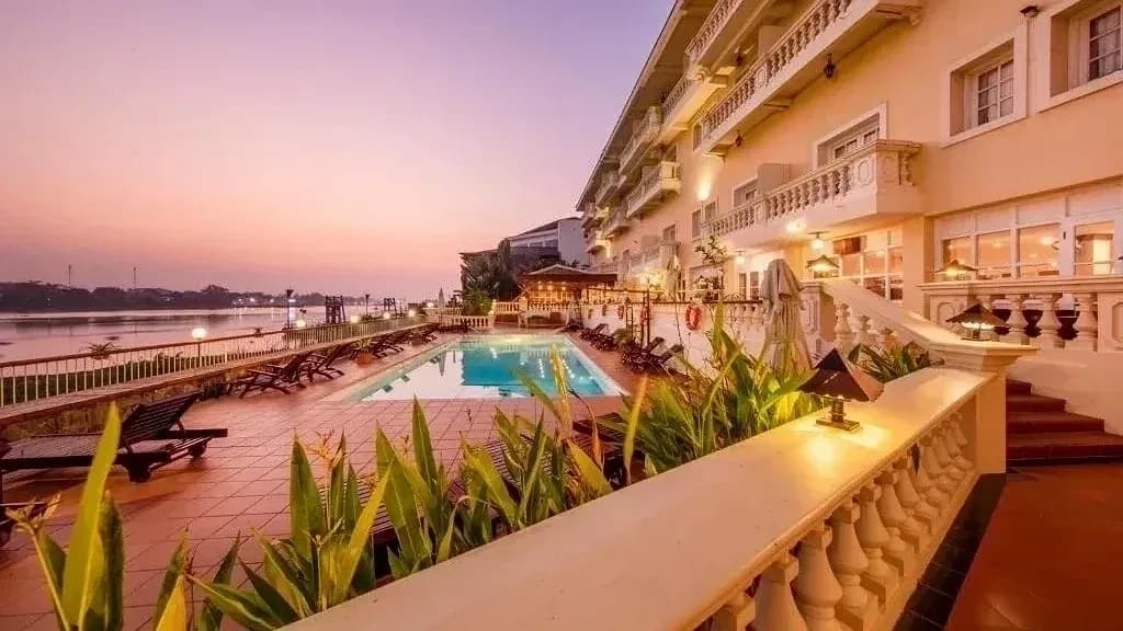 Bể bơi ngắm hoàng hôn Mekong