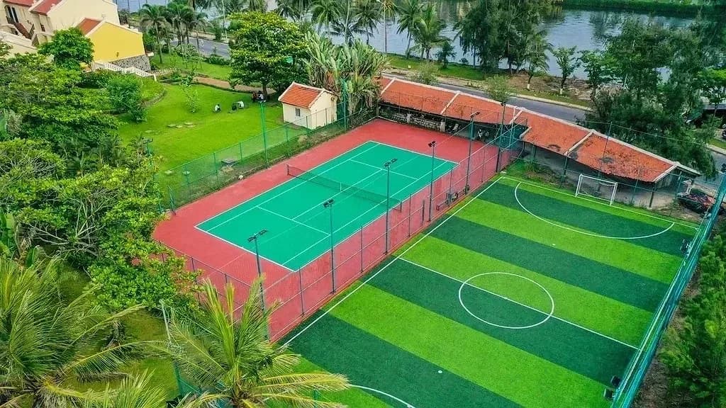 Sân tennis & bóng đá
