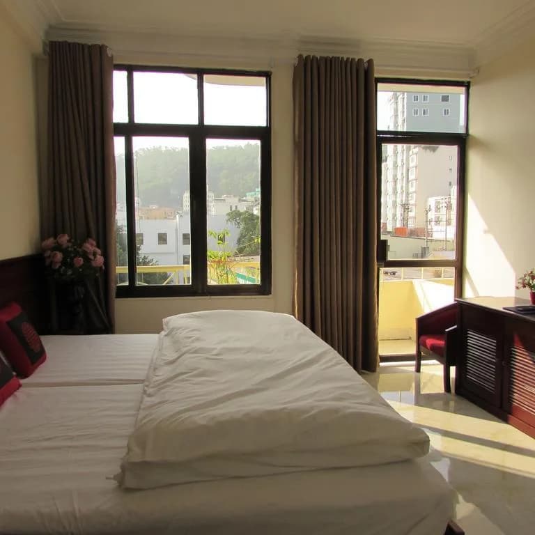 Phòng Deluxe Ba - View thành phố