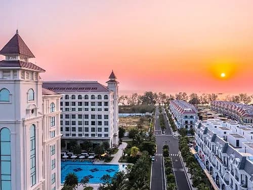 Kề bên Grand World & VinWonders