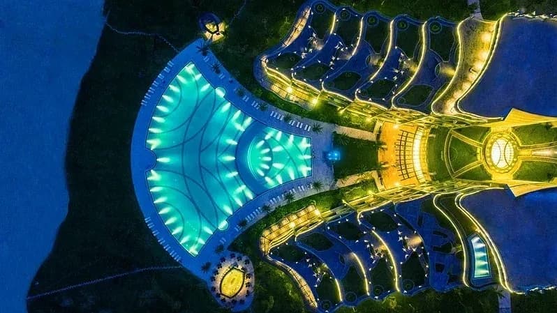 Bể bơi vỏ trai phát sáng