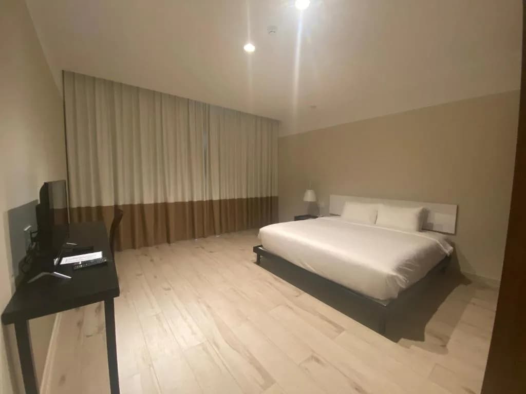 Grand Suite Hướng Hồ