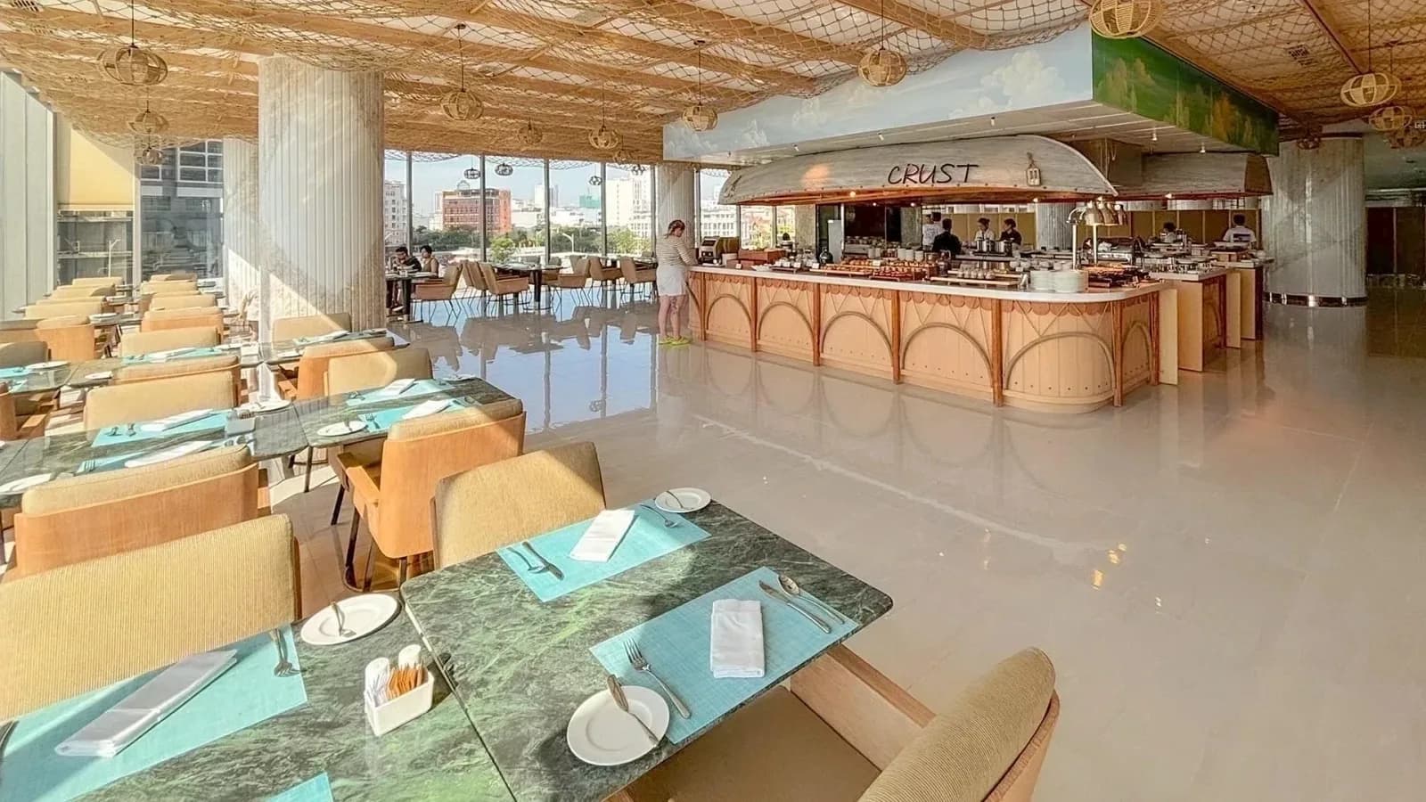 Buffet quốc tế phong phú
