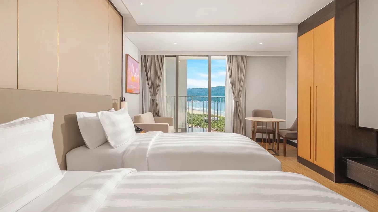 Deluxe Studio - Hướng thành phố