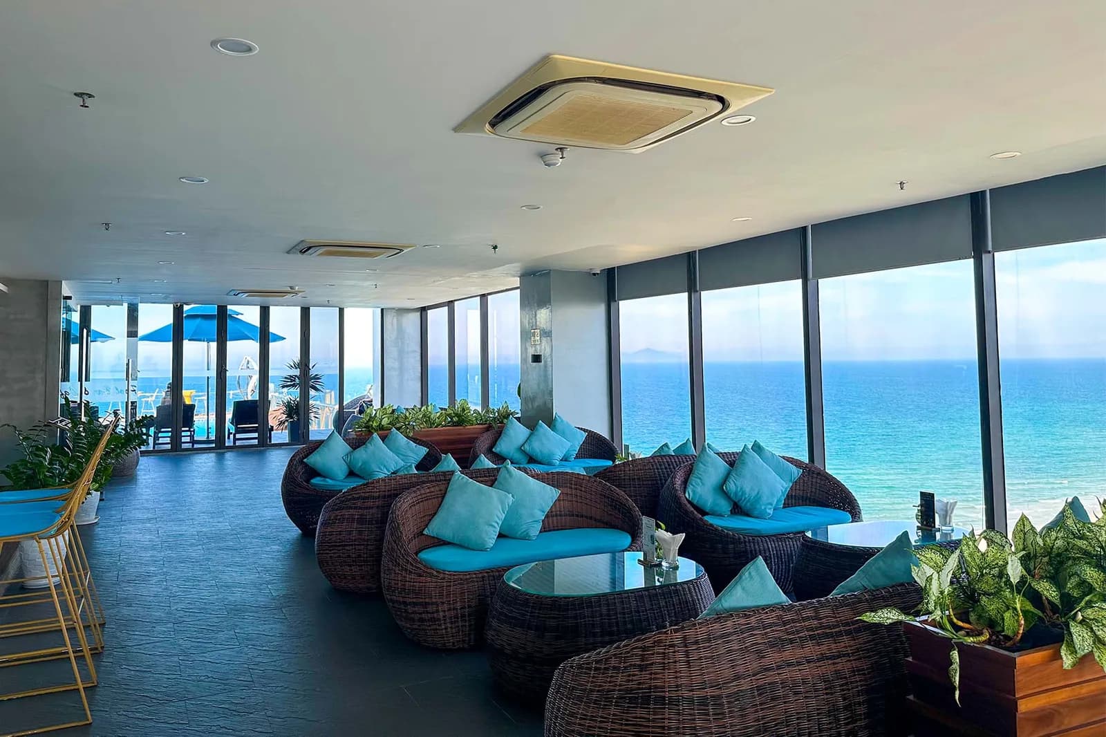 Pool Bar & Café