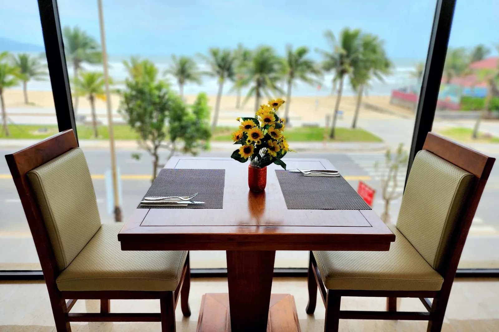 Nhà hàng Pello hướng biển