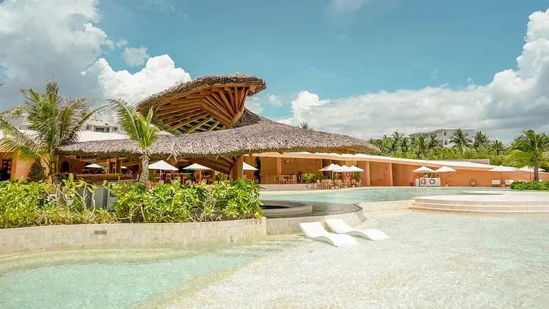 Bể bơi bên biển & Pool Bar
