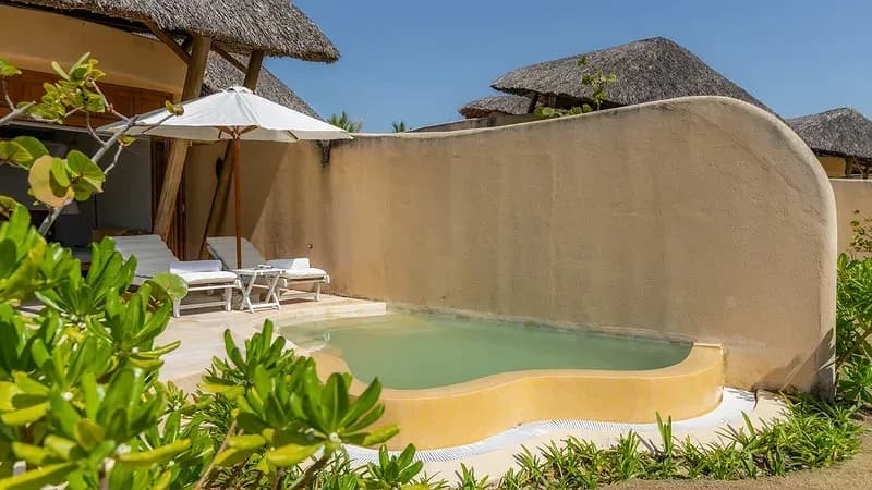 Bể bơi riêng từng villa