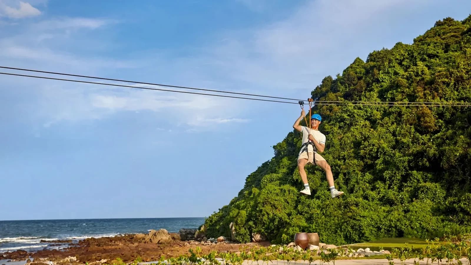 Zipline vượt biển