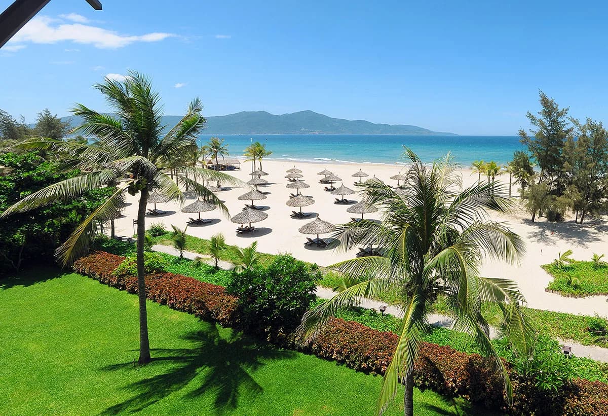 Bãi biển Mỹ Khê riêng