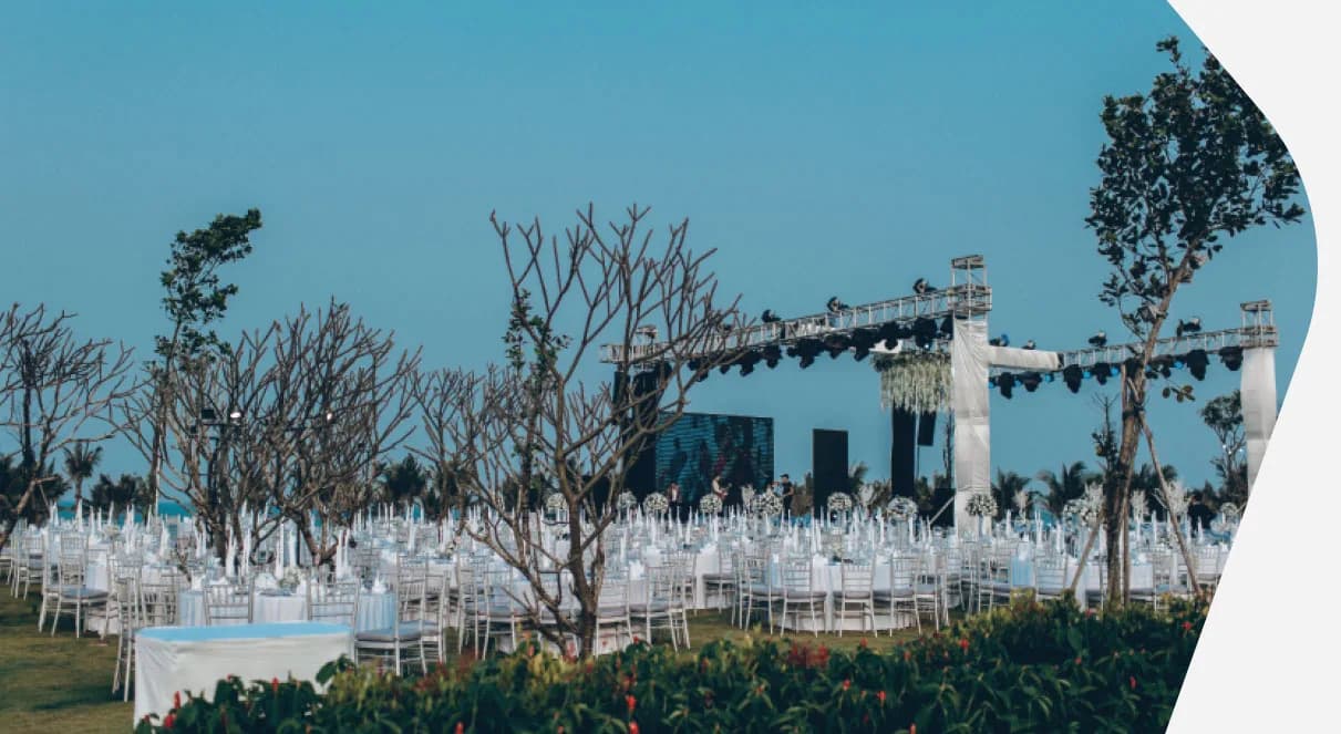 Tiệc cưới bên biển