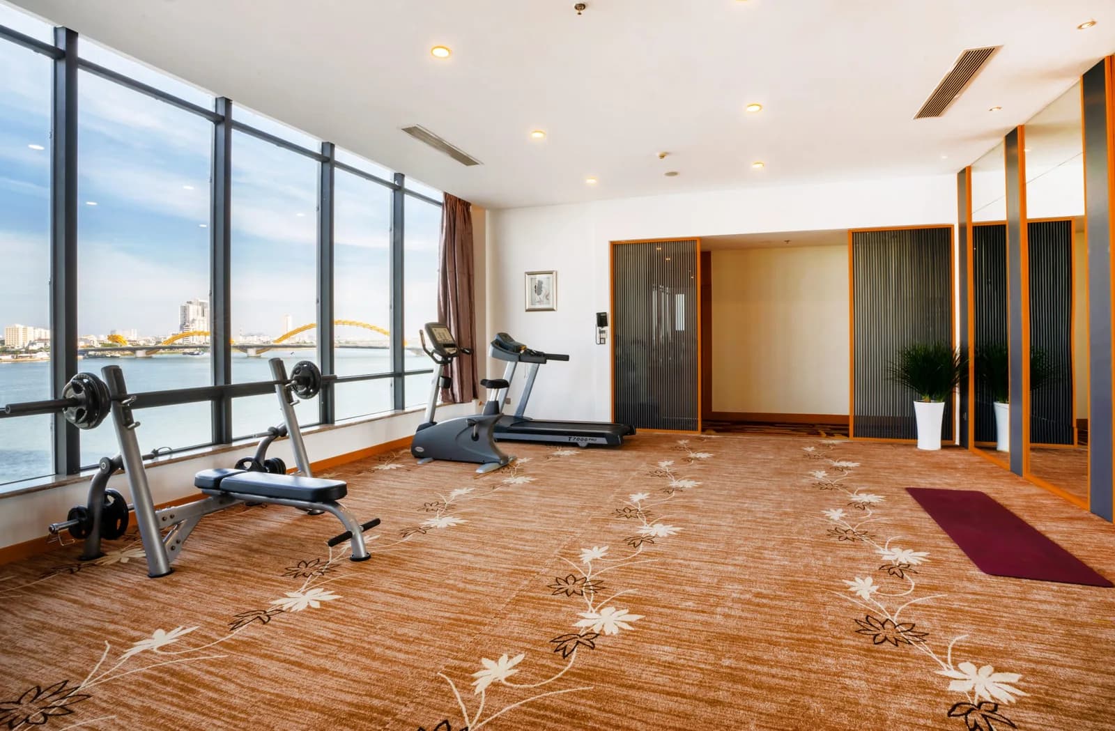 Phòng gym view sông Hàn