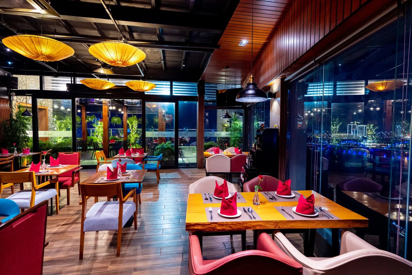 Brilliant Top Bar tầng 17