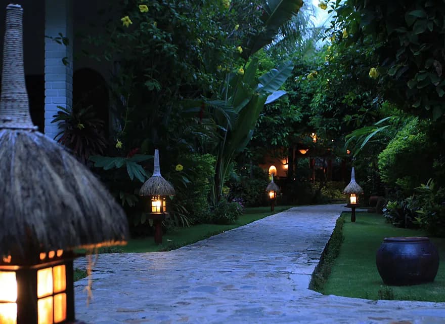 Lối vườn đèn lồng