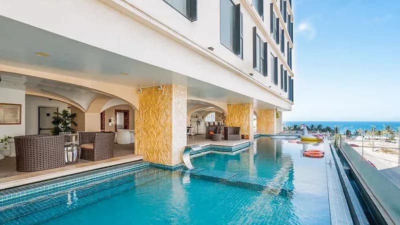 Bể bơi hướng biển tầng 3