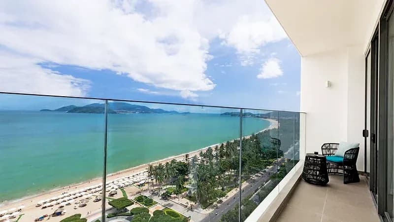 Ngay mặt tiền Trần Phú, sát biển