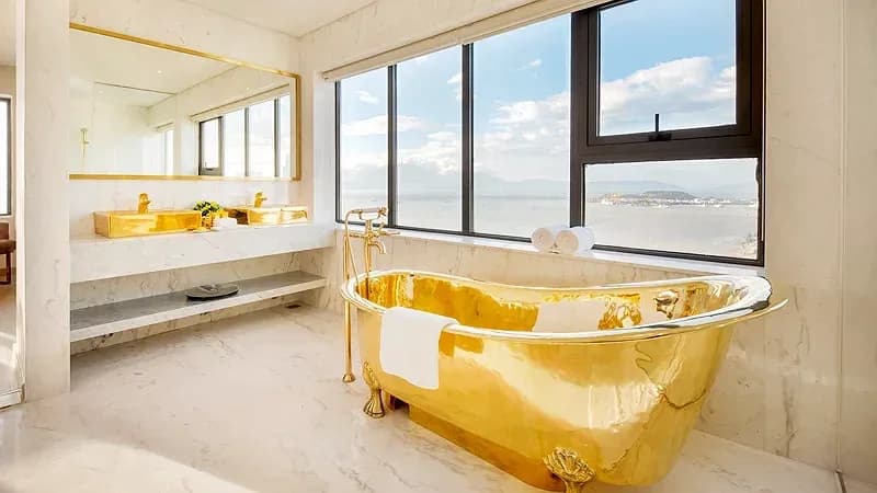 Bồn tắm & phòng tắm dát vàng