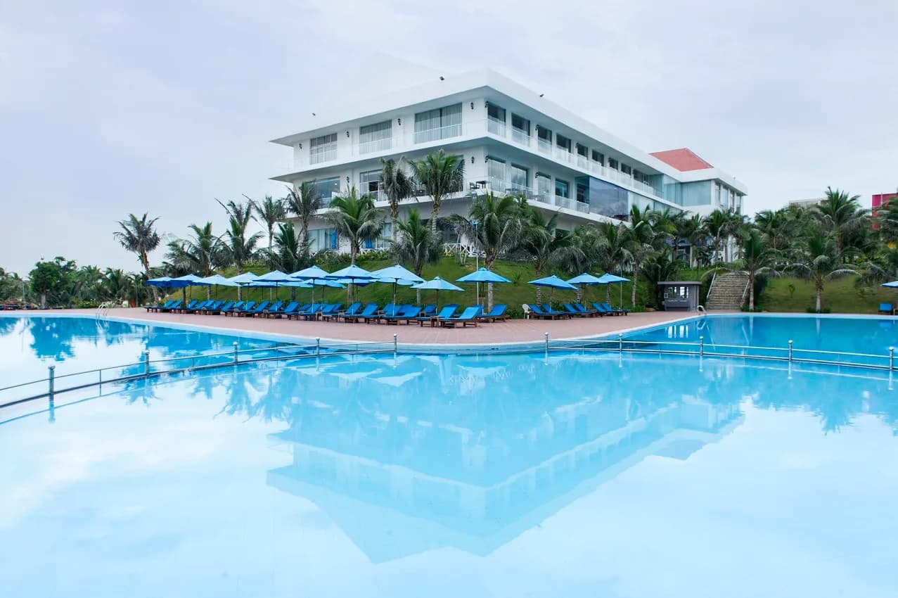 Hồ bơi ngoài trời hướng biển