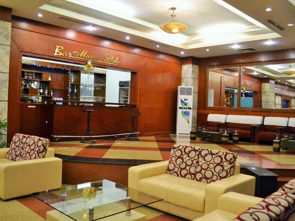 Bar & Lounge