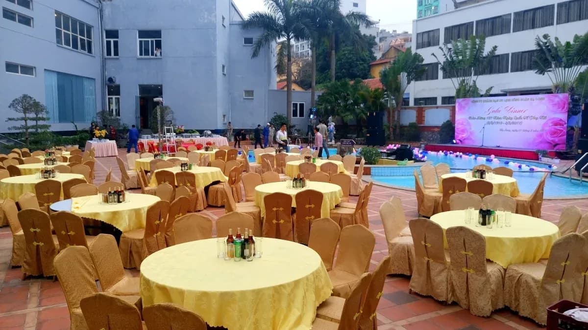 Bể bơi ngoài trời