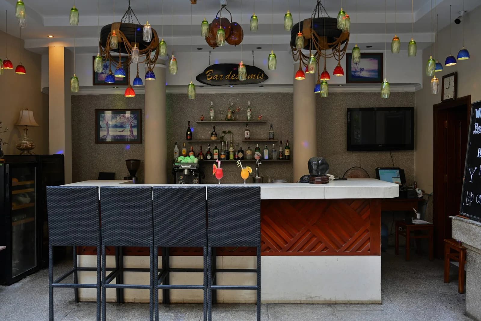 Des Amis Bar