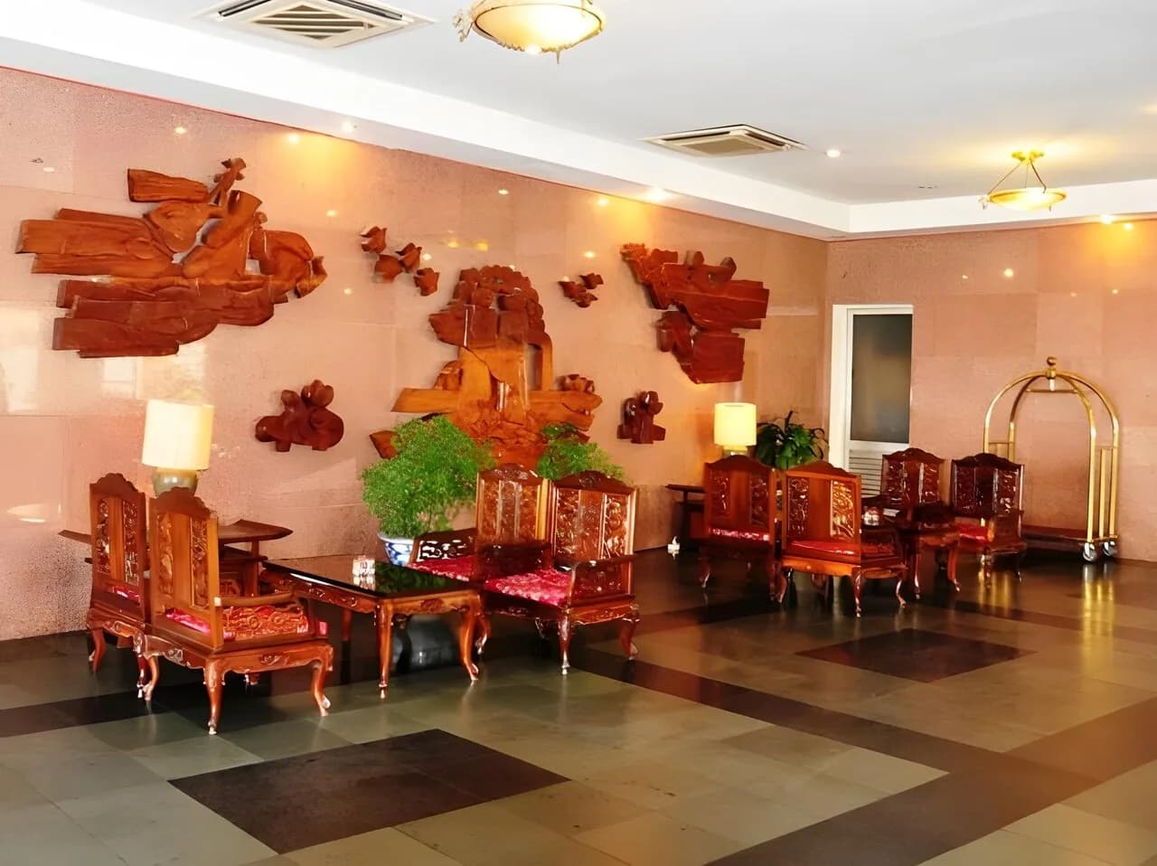 Sảnh gỗ mỹ nghệ