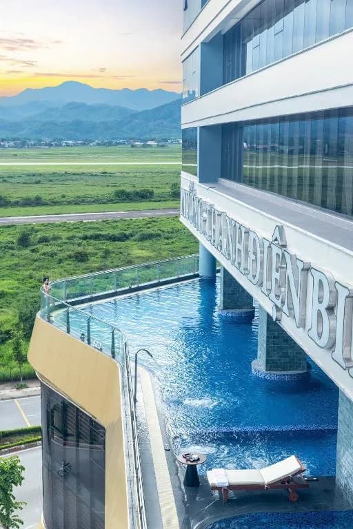 Bể bơi vô cực bốn mùa