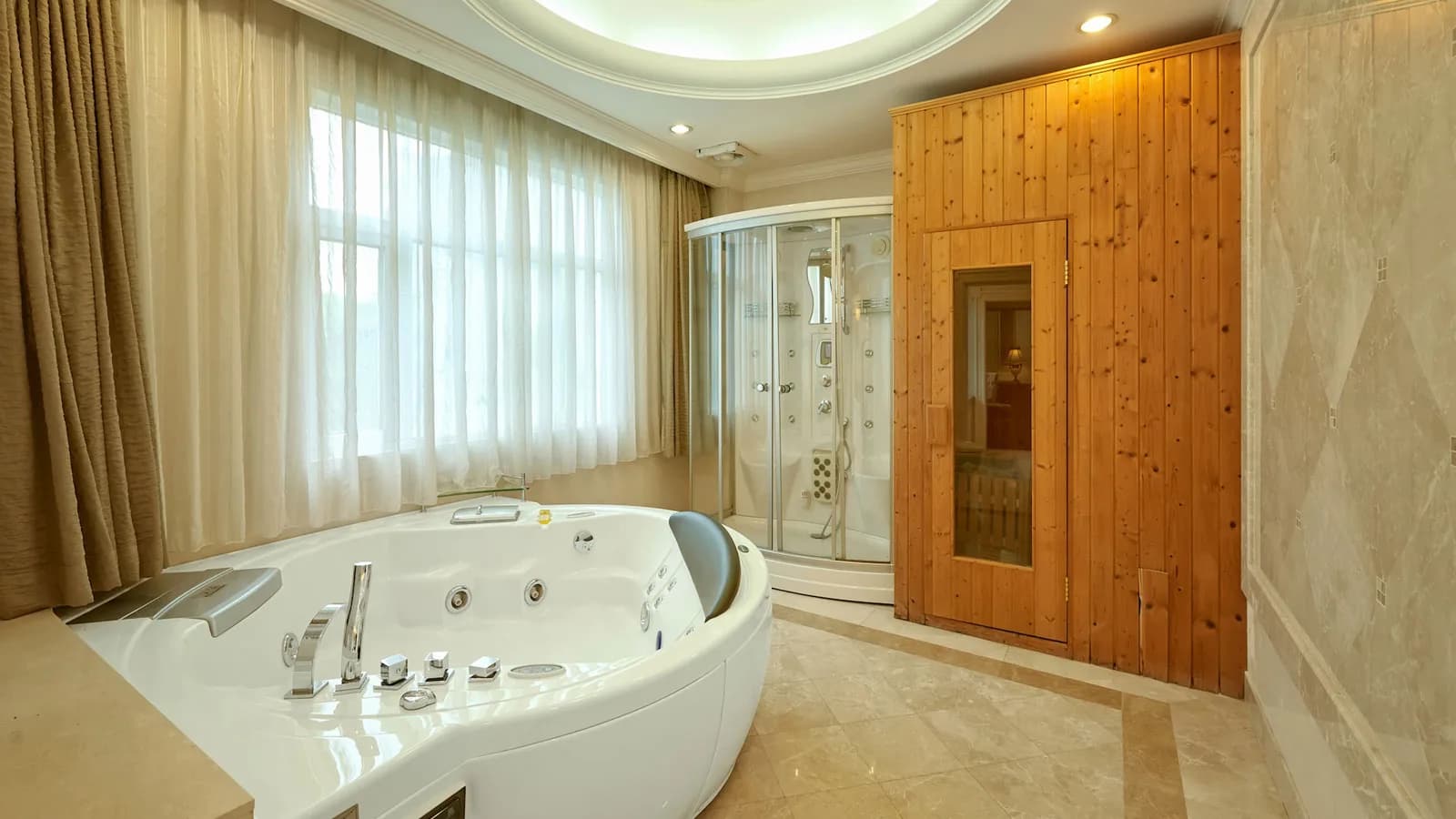 Jacuzzi & Xông hơi