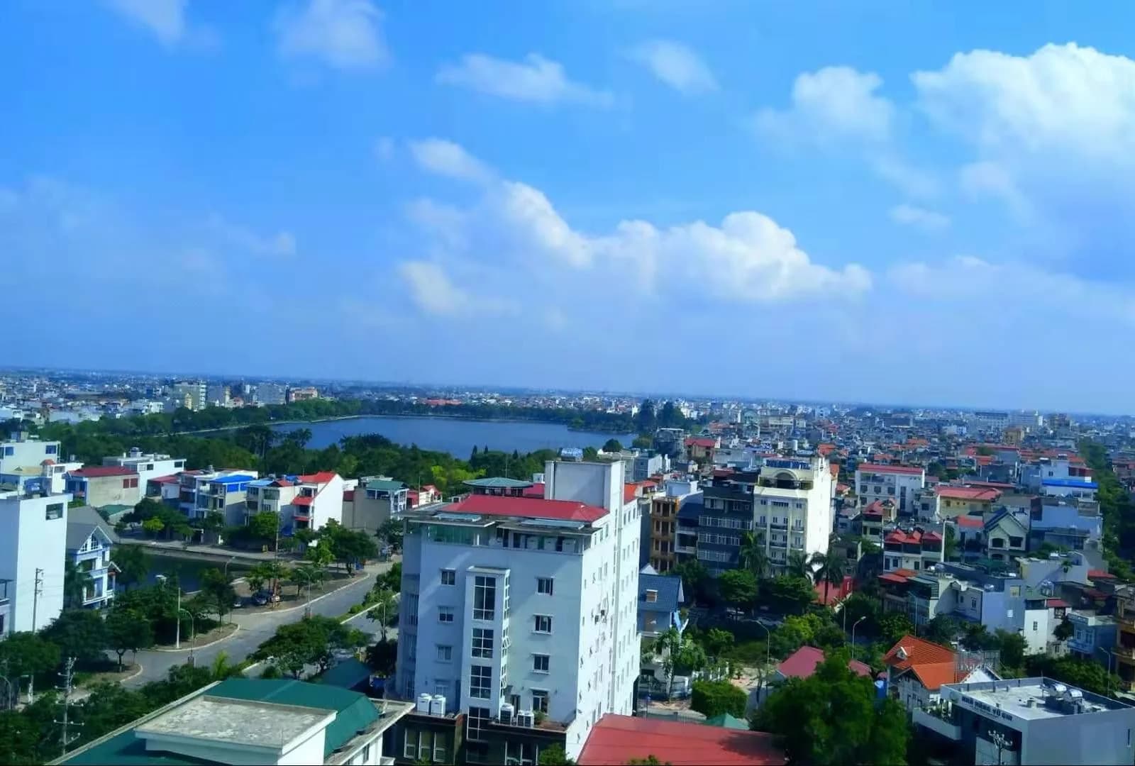 Vị trí trung tâm, view hồ
