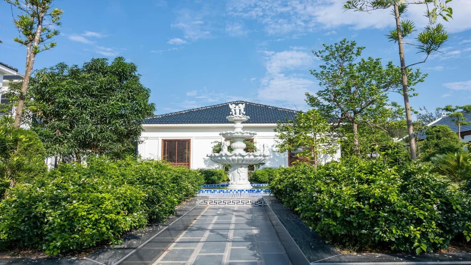 Villa sân vườn riêng tư
