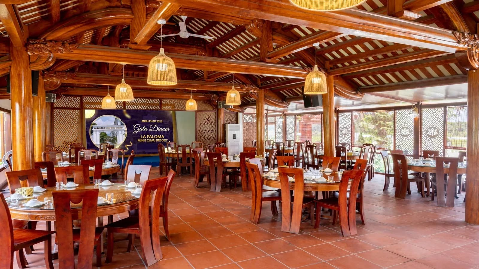 Nhà hàng Nhà Gỗ 200 khách